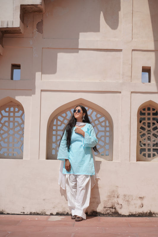 Zoya Kurti