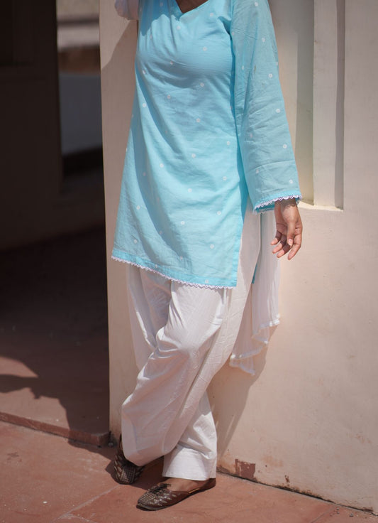 Zoya Kurti
